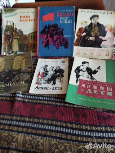 Книги Ленин, Смольный