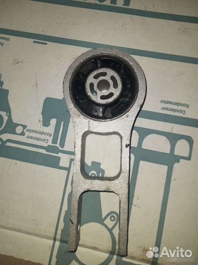 Нижняя подушка двигателя Chery M11