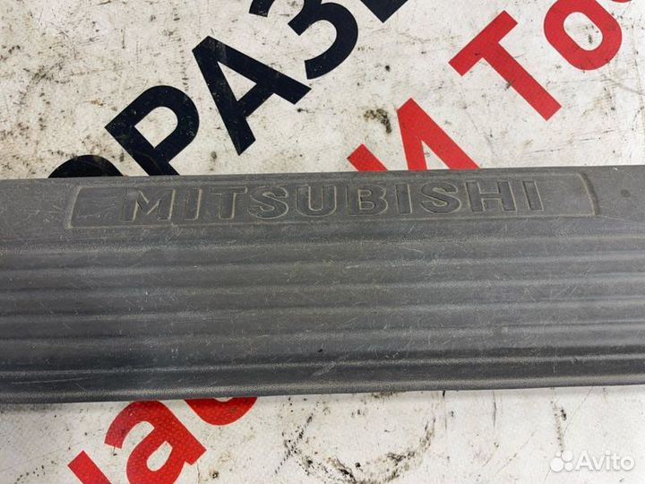 Накладка на порог салона передняя правая