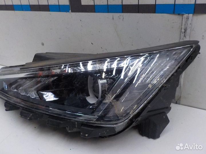 Фара левая Hyundai Elantra