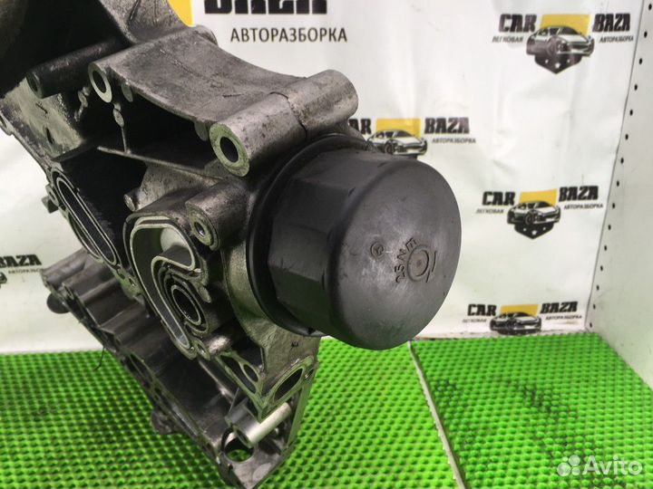 Крышка двигателя передняя