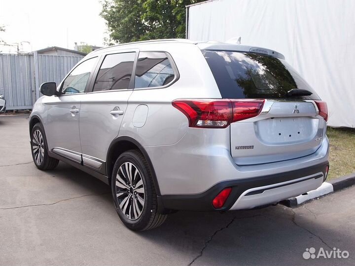 Mitsubishi Outlander, 2022