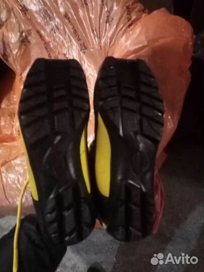 Лыжные ботинки