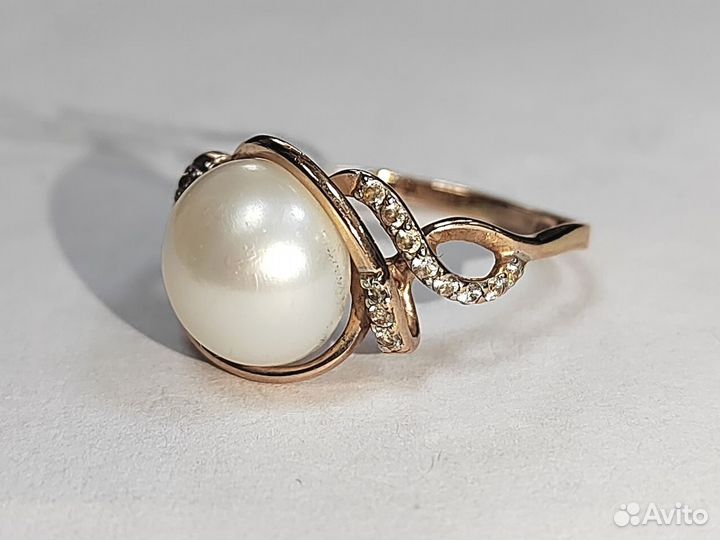 Золотое кольцо с камнем 18р