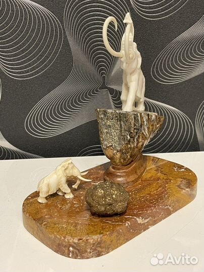 Вип сувенир. Мамонты. Бивень