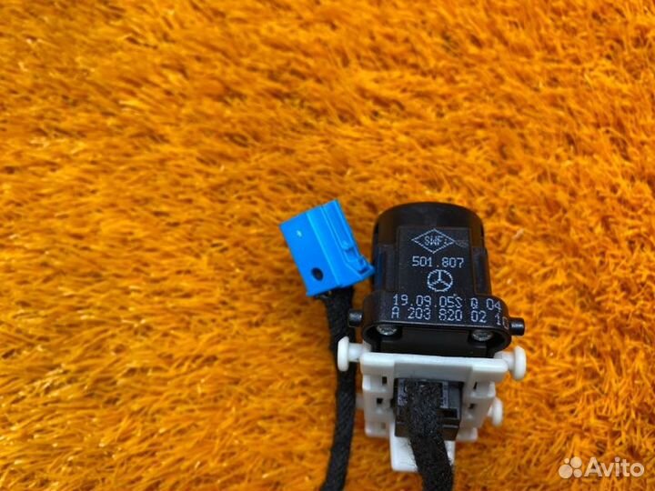 Кнопка стеклоподъемника передняя левая