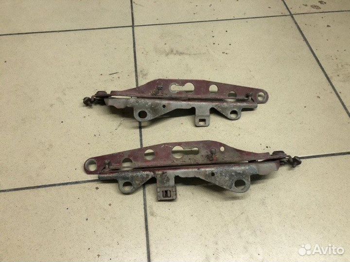 Петля капота Volvo Xc70 2001