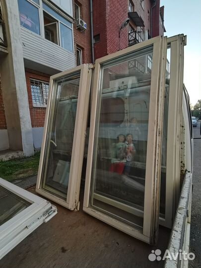 Оконные рамы и дверь балконная