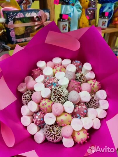 Букет из клубники в шоколаде маршмеллоу мармеладок