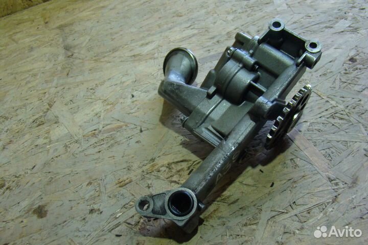 Mercedes W221 Насос масляный