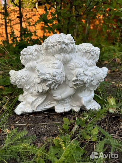 Фигура 3 ангела с книгой