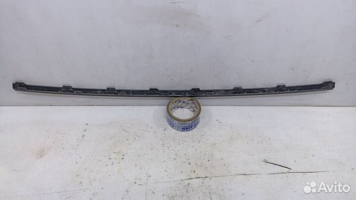 Молдинг решетки радиатора передний Volkswagen Polo