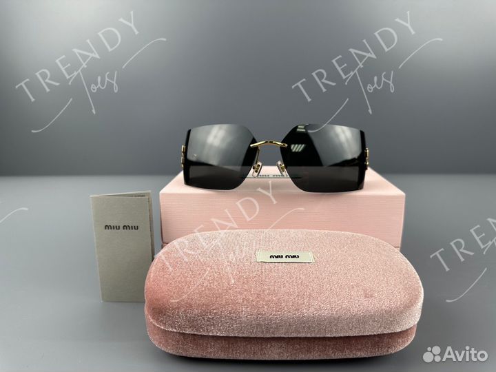 Солнцезащитные очки Miu Miu