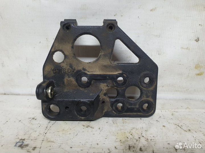 Кронштейн компрессора кондиционера Kia Spectra