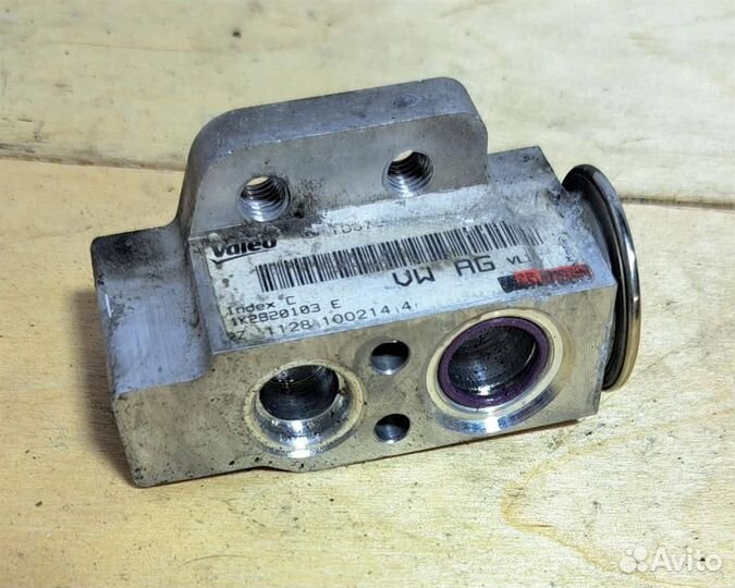 Клапан кондиционера VW Passat (B7) 2011