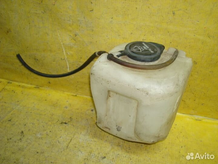 Бачок омывателя Toyota Cresta SX80