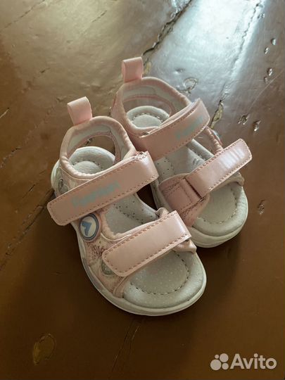 Продам обувь для девочки