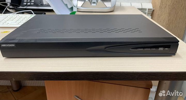 Видеорегистратор Hikvision DS-7616NI-E2/8P