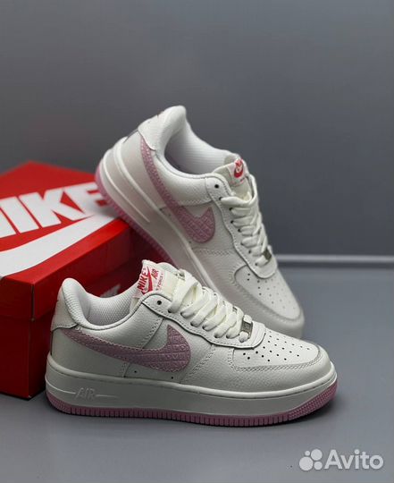 Кроссовки женские Nike