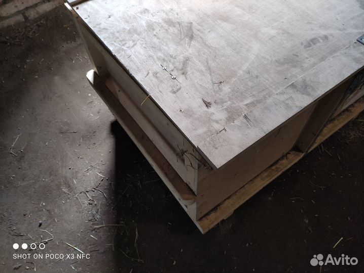 Деревянный ящик большой и мощный