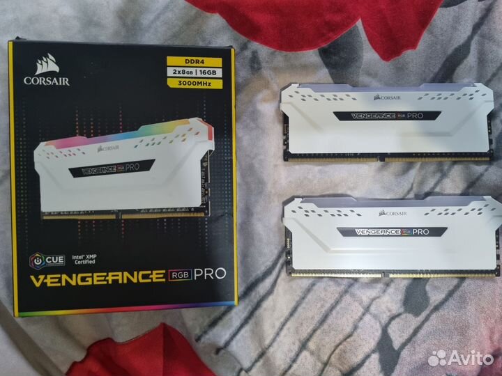 Оперативная память DDR4 Corsair RGB 16Gb