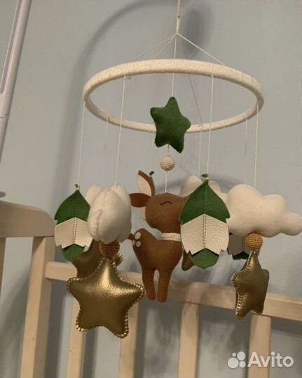 Мобиль ручной работы из фетра