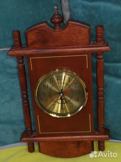 Часы настенные.янтарь