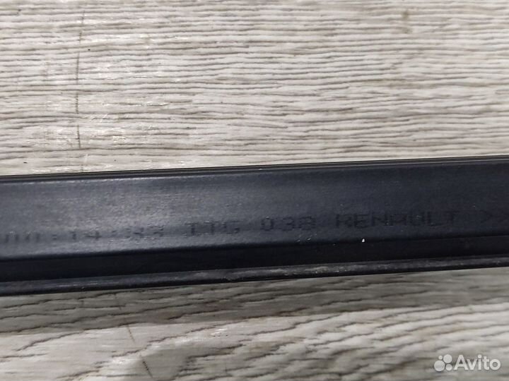 Уплотнитель стекла двери задний правый Symbo Clio