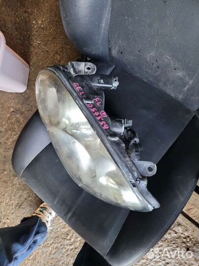 Фара передняя на Субару Форестер