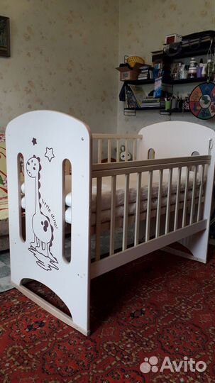 Продам детскую кроватку с 2 матрасами