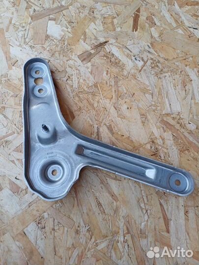 Кронштейн подрамника задний правый Bmw X7 G07