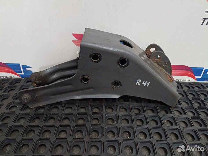 7421172132 Кронштейн замка кабины левый