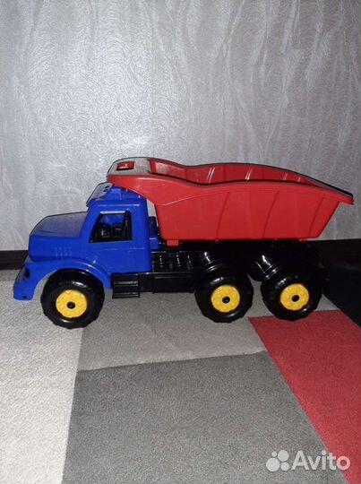 Самосвал-гигант