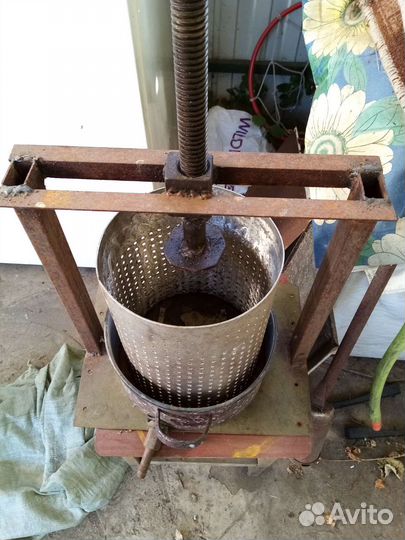 Пресс ручной-соковыжималка