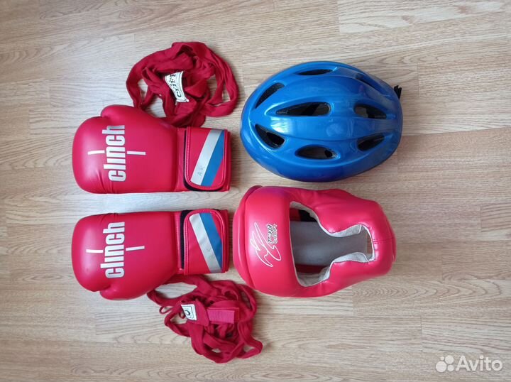 Боксерские перчатки детские плюс шлем