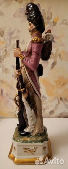 Статуэтка солдат фарфор Италия capodimonte