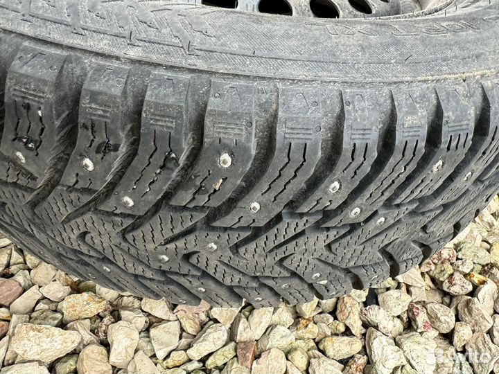 Nokian Tyres Hakkapeliitta 8 SUV 215/65 R16 82C