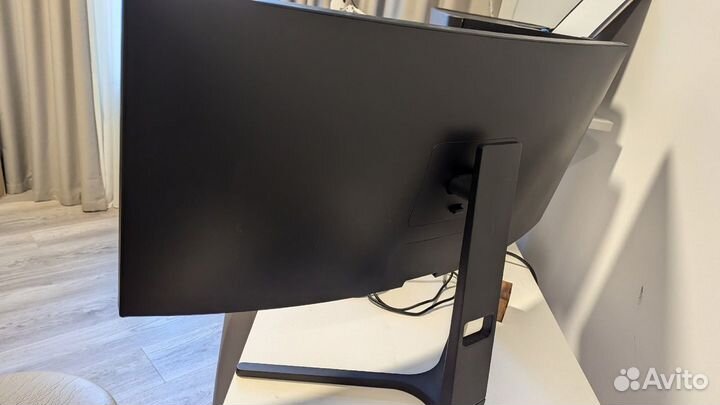 Монитор Xiaomi Curved Gaming Monitor 30 с дефектом