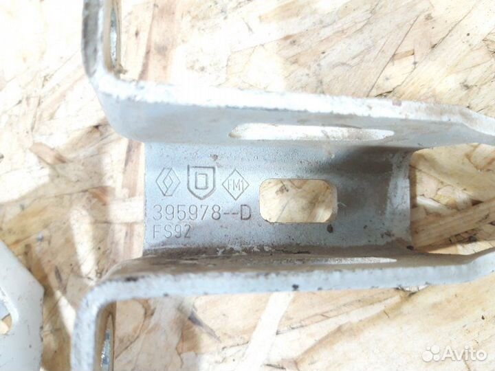 Петля двери багажника задняя Лада Ларгус 2015