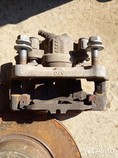 Супорт передний правый Bmw3 F30