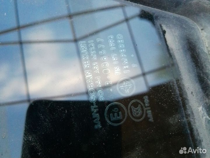 Форточка двери задней левой Mazda 3 BK седан