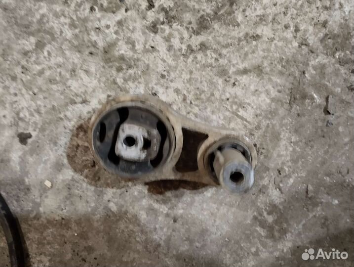 Подушка / опора кпп Ford Fusion