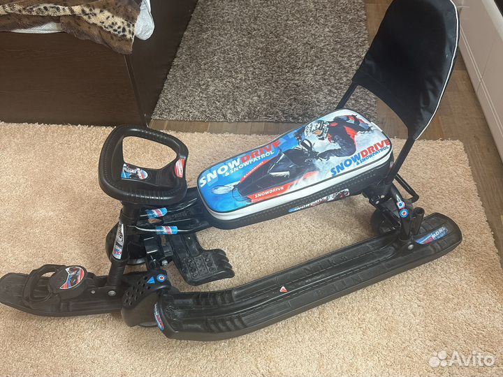 Снегокат с ручкой и колесами