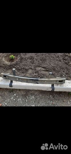 Продам задний усилитель бампера
