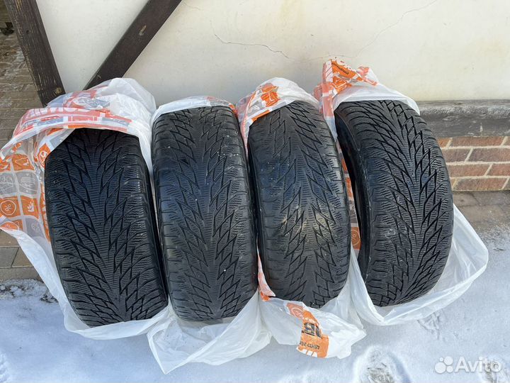 Nokian Tyres Hakkapeliitta R2 235/55 R17 103R