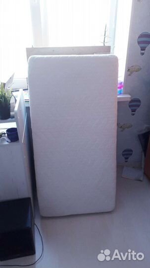 Детская кроватка с матрасом