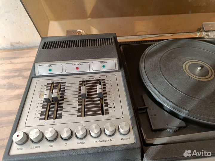 Проигрыватель пластинок Мелодия-103-стерео