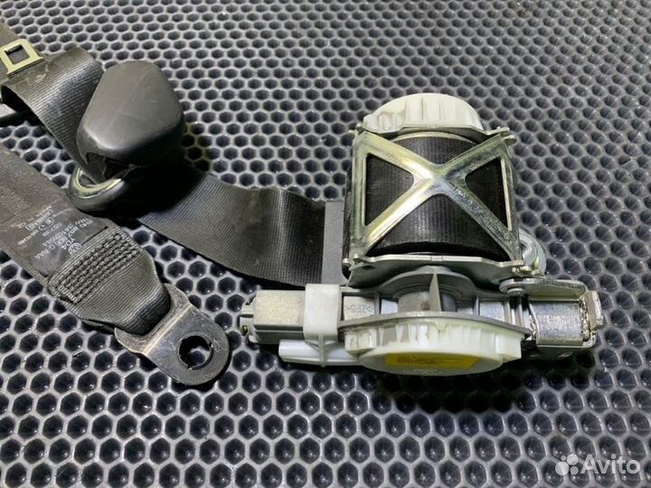 Ремень безопасности прав. перед. Volkswagen Amarok