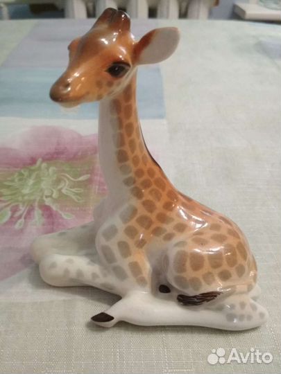 Статуэтка фарфор