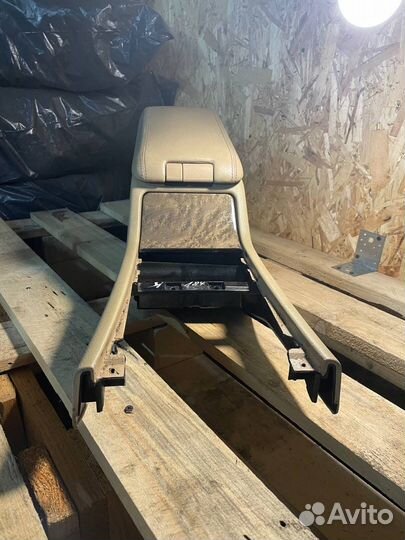 Подлокотник Мерседес w210 e55amg